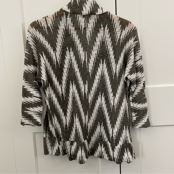 Eyeshadow Open Front Gray and White Abstract Print Textured Sweater - Picture 2 of 15